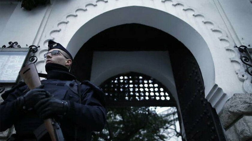 Fransa'da Camiye Saldırı