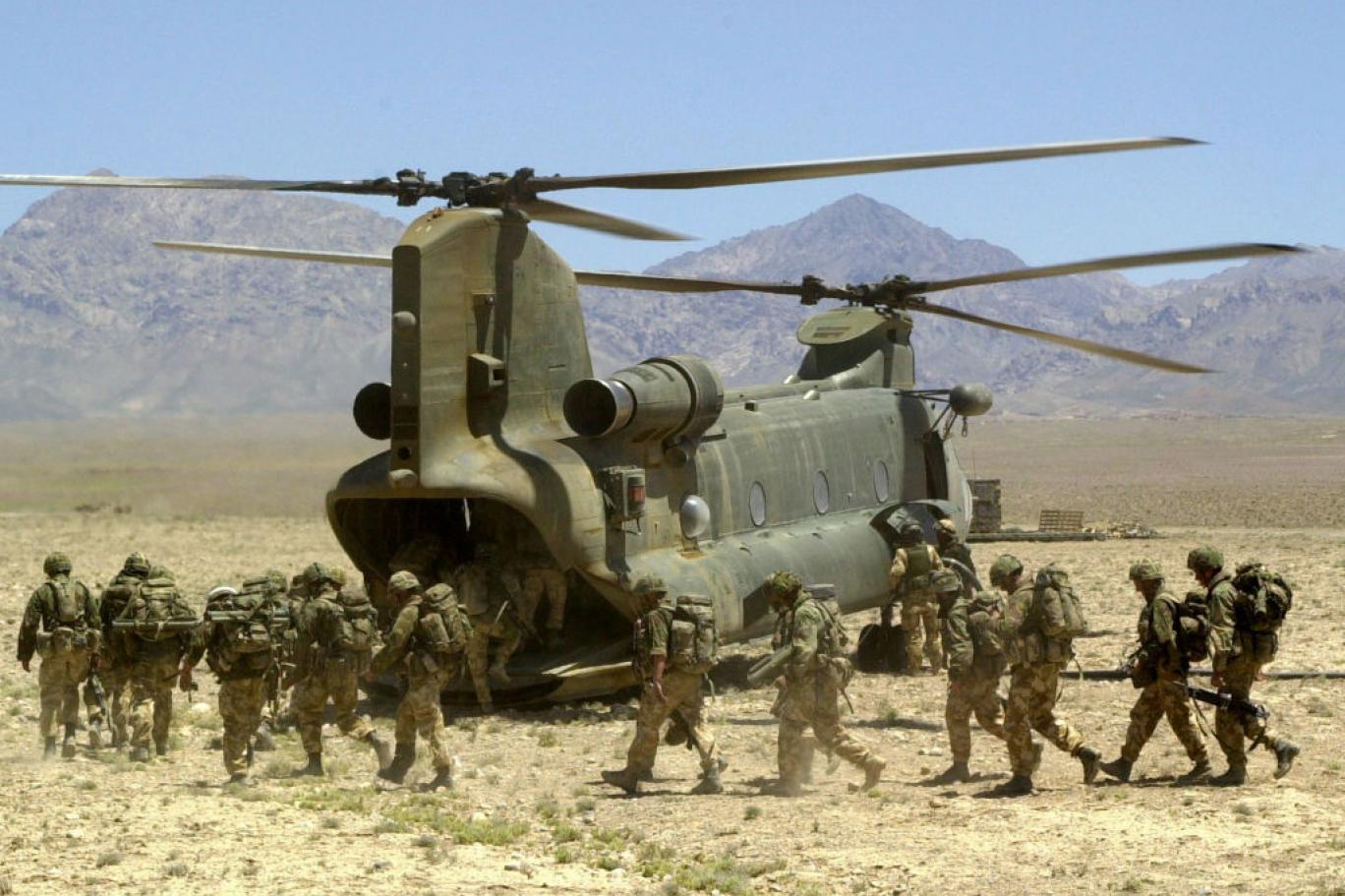 Afganistan'dan dönen 14 İngiliz askeri intihar etti