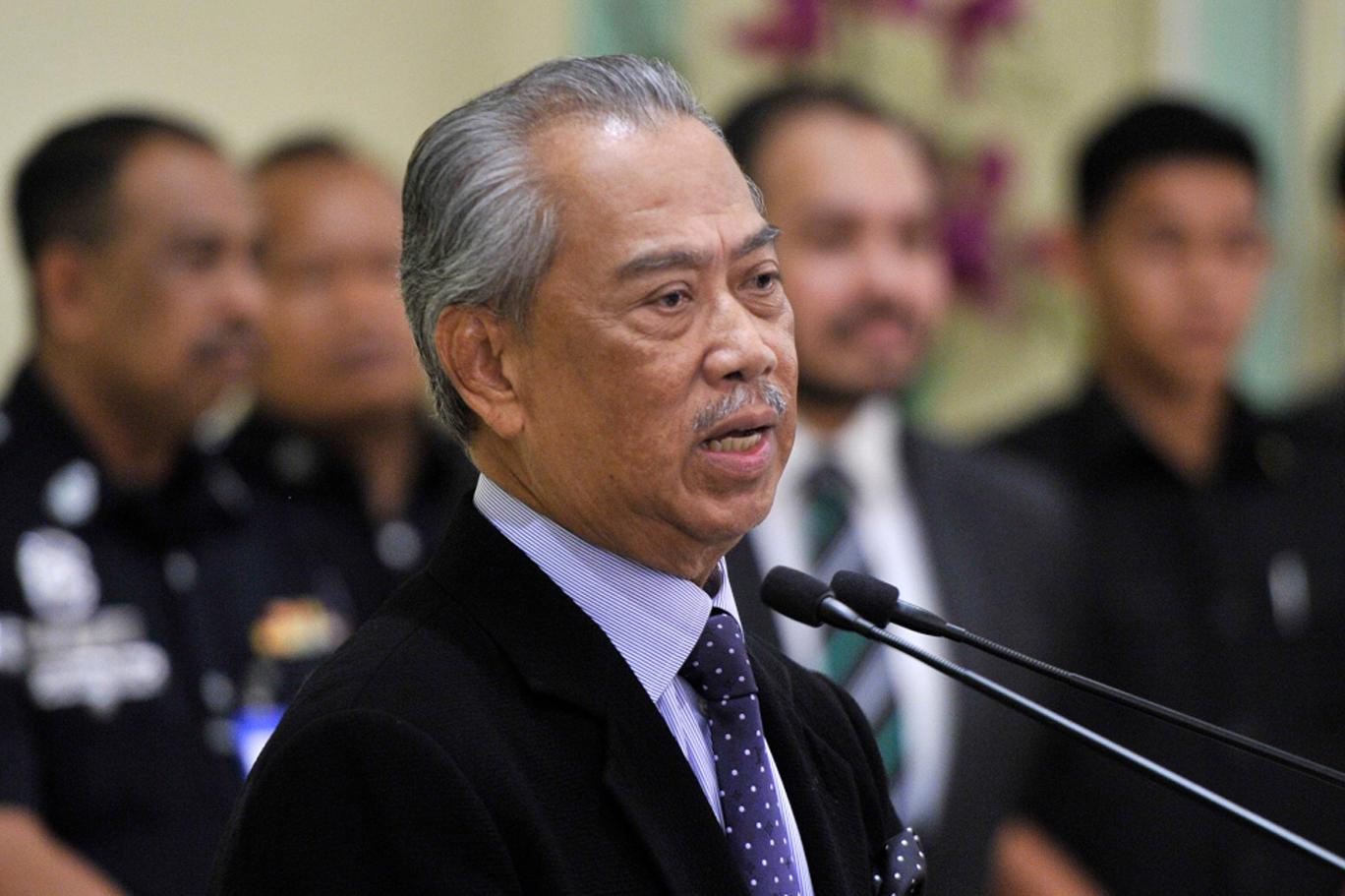 Malezya Başbakanı ve bakanlarından örnek davranış