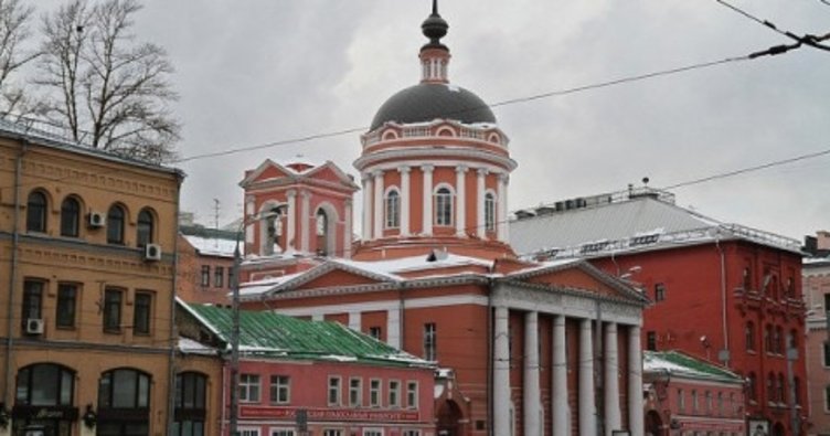Rusya'da 3 papazda korona virüs çıktı, kiliseye gidenler uyarıldı