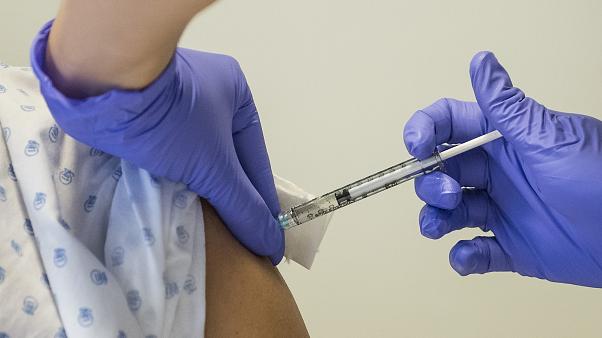 Virüs aşısı Ekim'de kullanıma hazır