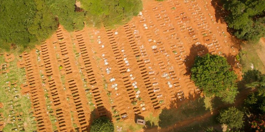 Koronavirüs nedeniyle toplu mezarlar kazılıyor