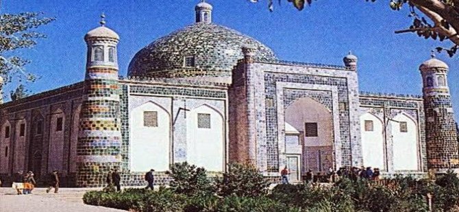 İbadete kapatılan meşhur cami, Çinli  turistlere açıldı