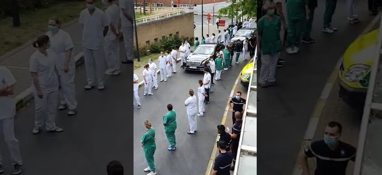 Başbakan'ı sırtlarını dönerek protesto ettiler (Video Haber)