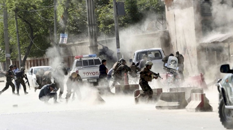 Taliban'dan polis karakoluna operasyon: 9 ölü