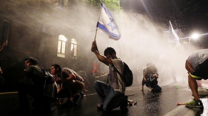 İsrail’de binlerce kişi hükümeti protesto etti