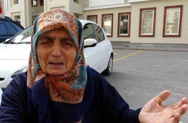 Hayırsız evlat, 87 yaşındaki annesini dövüp sokağa attı