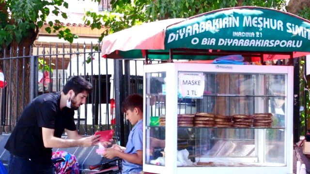 Diyarbakır'da soyal deney: İnsanlık dersi verdiler (Video Haber)