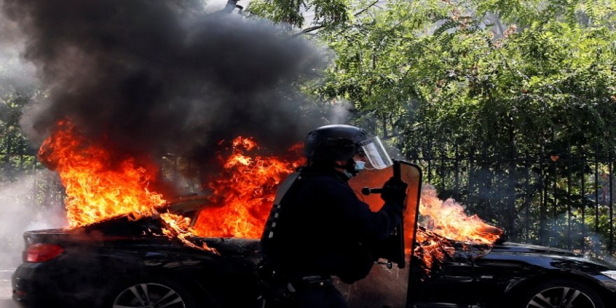 Fransa'da sarı yelekliler yeniden sokaklarda: 256 gözaltı