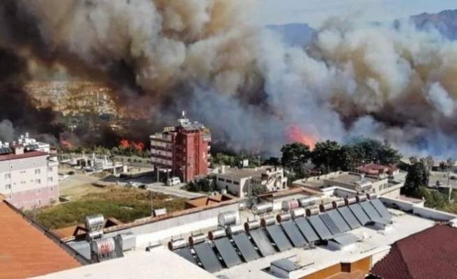 Hatay'da orman yangını! Alevler yerleşim yerlerine sıçradı, evler tahliye edildi