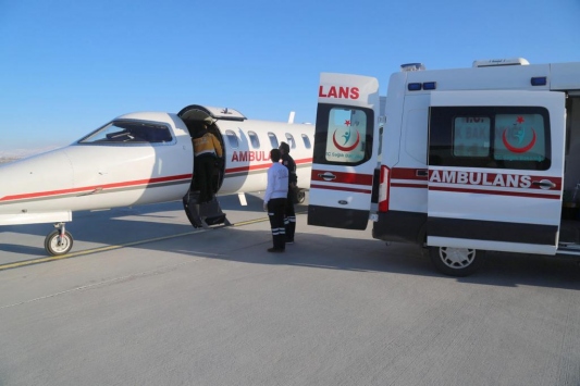 Afrinli bebekler ambulans uçakla alınıp İstanbul'a taşındı