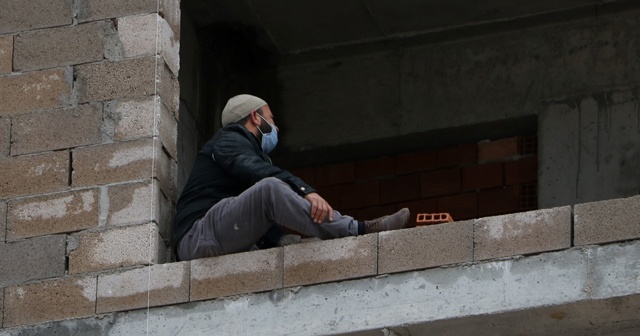 İntihar girişiminde bulunan şahıs maske takmayı ihmal etmedi