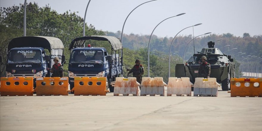 Myanmar'da Darbe: Sosyal medyaya kapatıldı