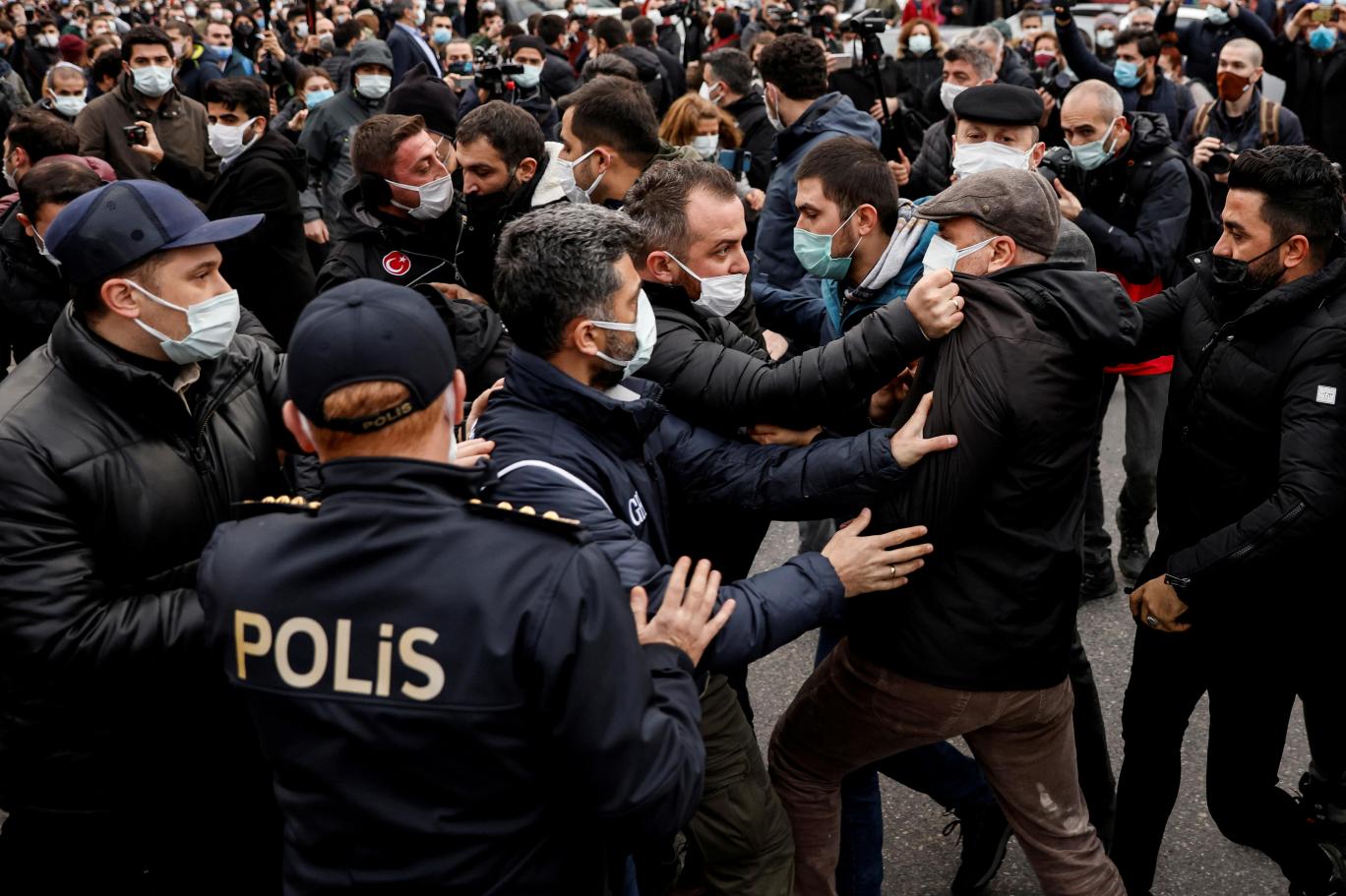 Dışişleri: Türkiye’nin içişlerine müdahale etmeye kalkışmak kimsenin haddi değildir