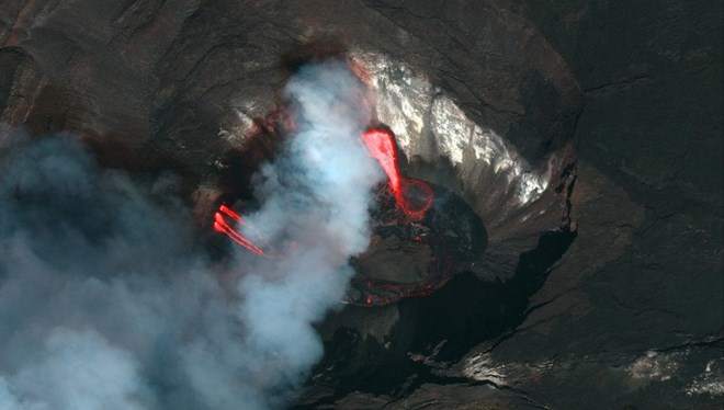 Dünyanın en büyük volkanı Mauna Loa uyanıyor