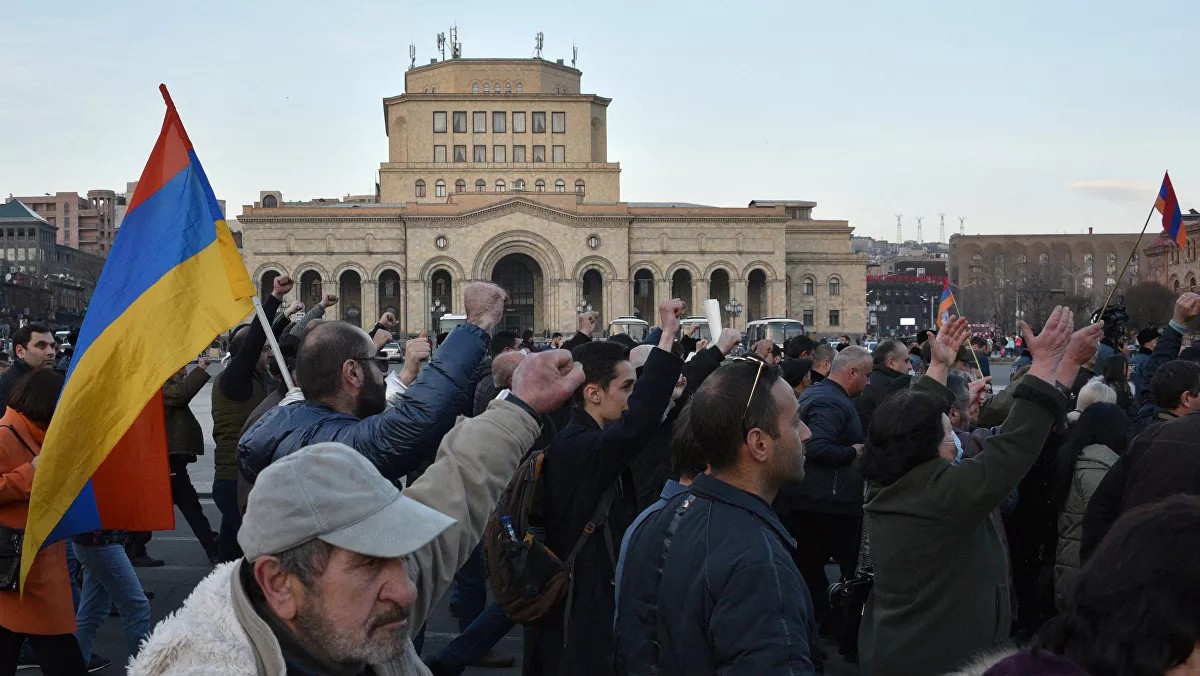 Ermenistan parlamentosu, vatana ihanet suçlarını müebbet hapis cezasına çevirdi