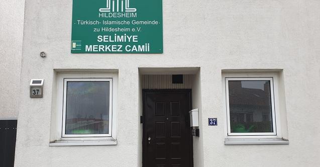 Almanya'da camiye saldırı