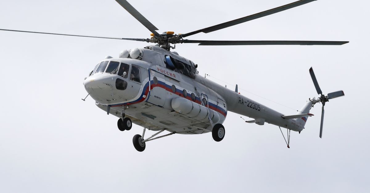 Rus askerler helikopterden sarkıtılan halattan düşerek hayatını kaybetti